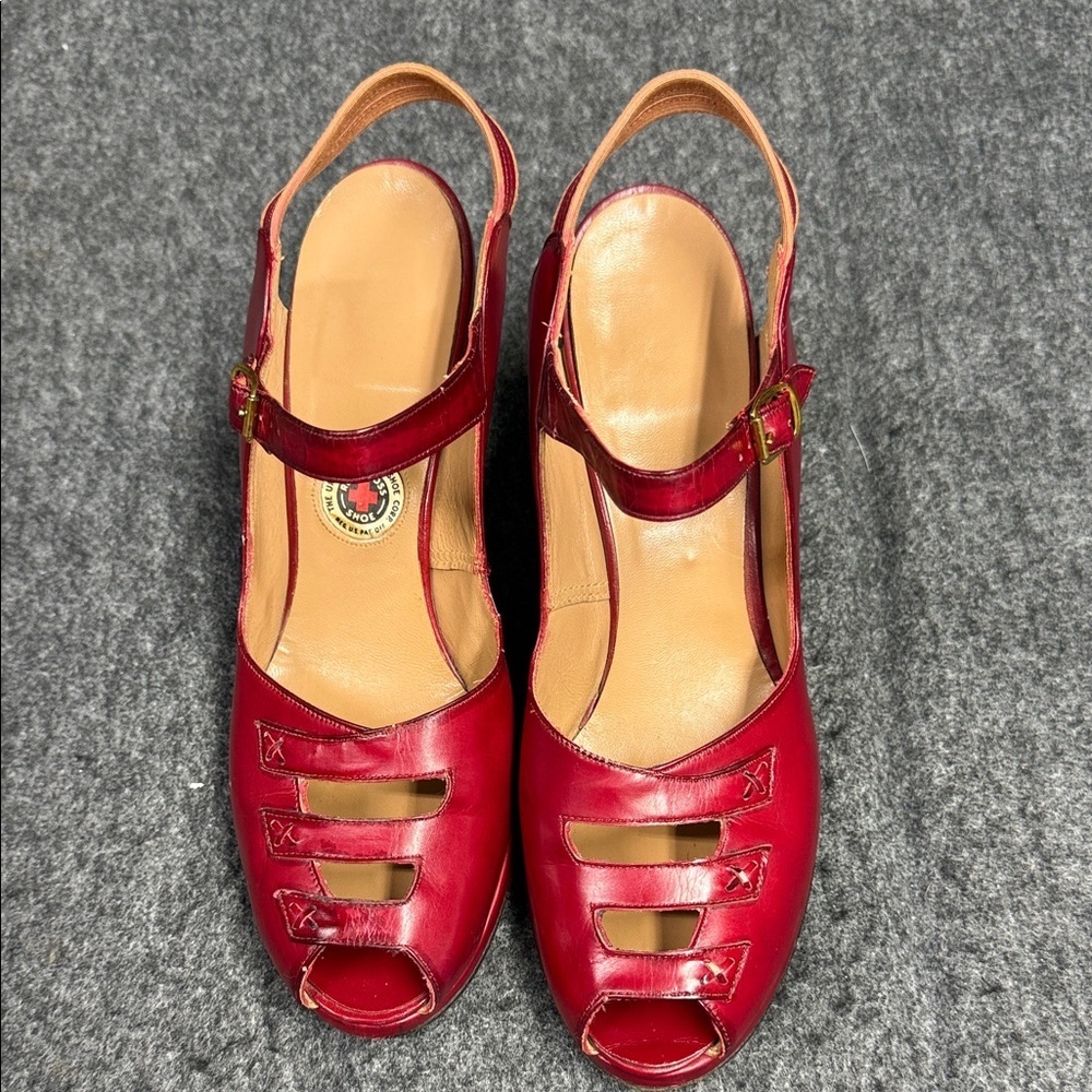 Vintage 1940’s Elegant Red Peep-Toe Heels by The Red Cross Shoe Corp - Picture 5 of 16